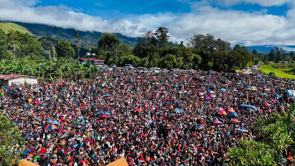 Thousands attend mega health clinic in Papua New Guinea