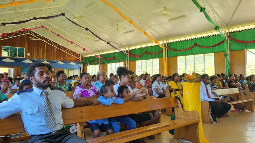 Leadership and youth focus of Western Manus district meetings