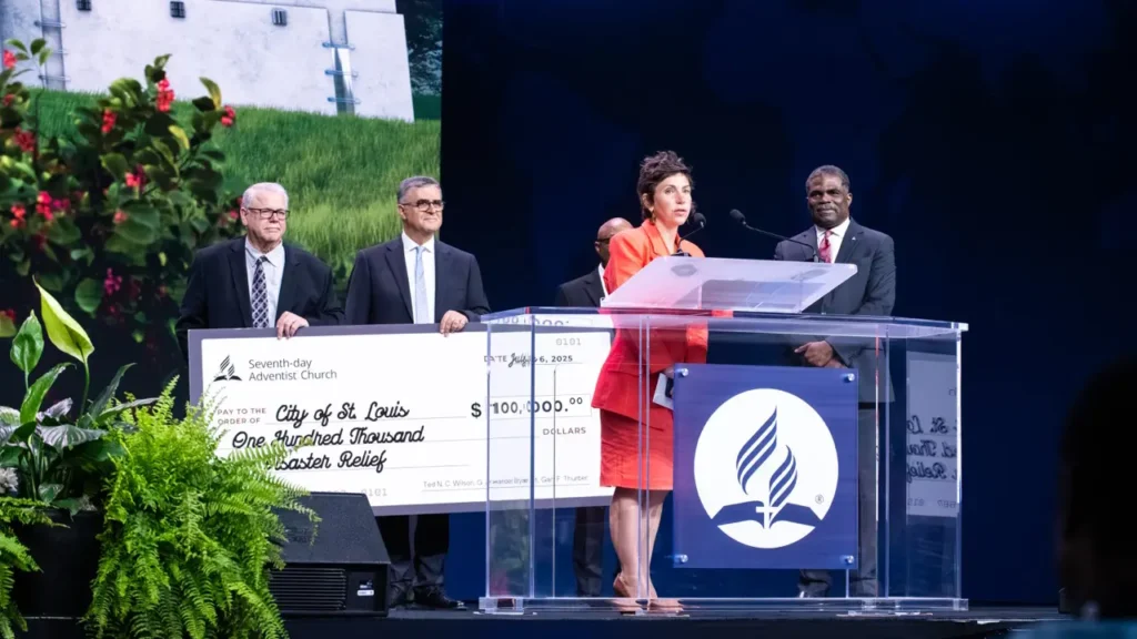 Church presents cheque for disaster relief to St Louis mayor